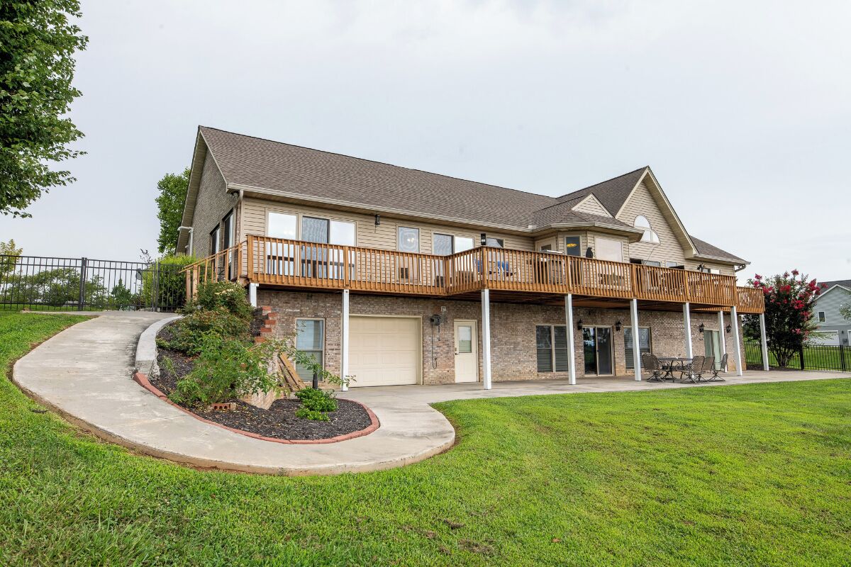 *Stunning 4BD Lodge w/ VIEWS! Games + Theater!*