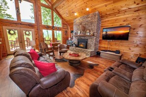 Televisión, chimenea, futbolito