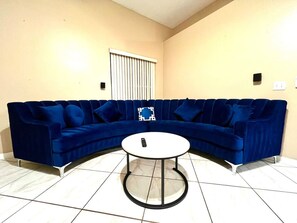 Smart-TV, fotballspill og bordtennis