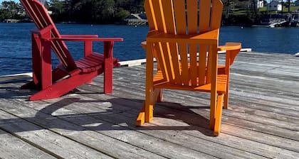 The Cooperage: Renovated historic cottage on river