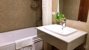 Appartement Familial, vue ville | Salle de bain