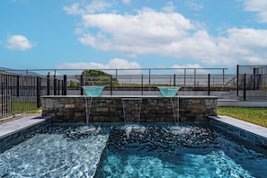 Piscina all'aperto, una piscina riscaldata