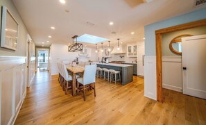 Dining - Top Level Luxury BeachFront on Boardwalk, Roof Deck, Pool & Elevator! 6BR/7BA! (Ocean City)