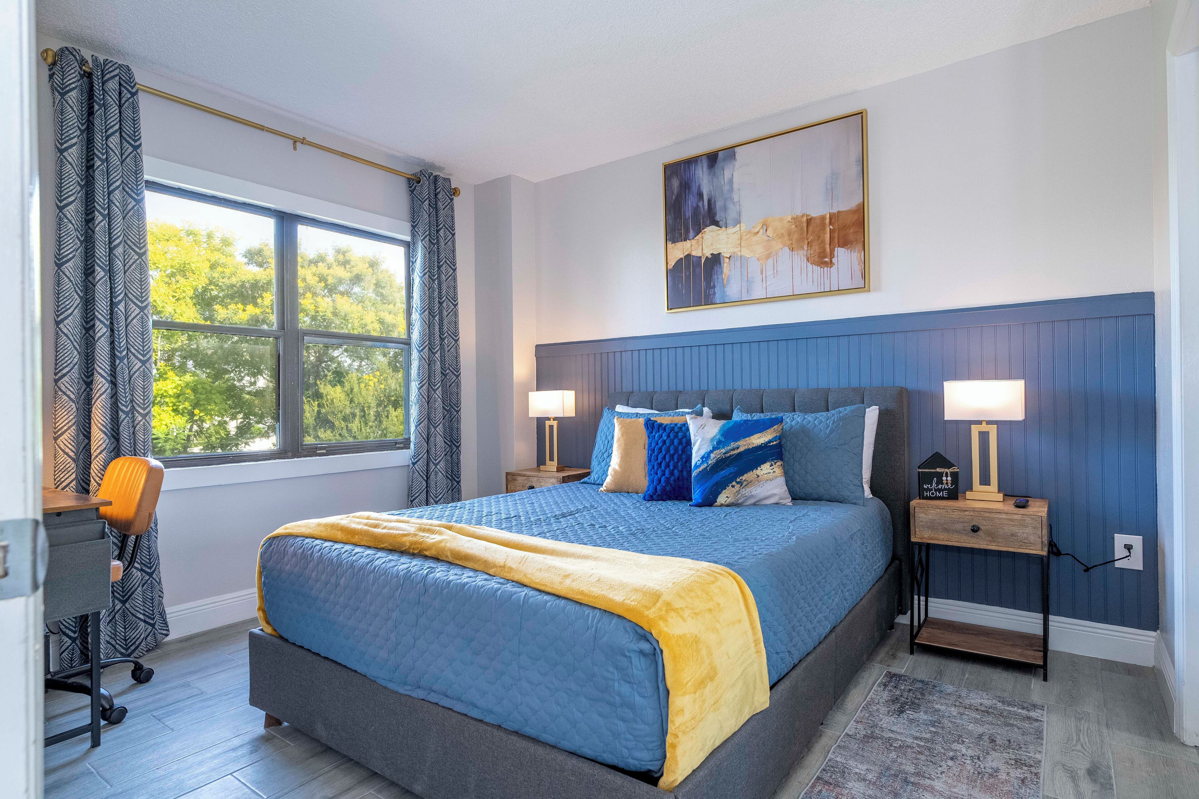 2 chambres, bureau, fer et planche à repasser, lit parapluie