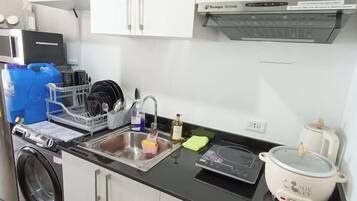 Fridge, microwave, stovetop, cookware/dishes/utensils