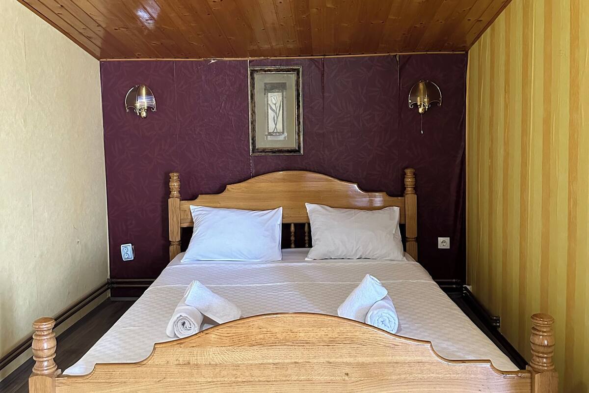 Superior-Dreibettzimmer, Flussblick | Zimmersafe, schallisolierte Zimmer, kostenloses WLAN