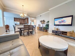 Een televisie en een dvd-speler