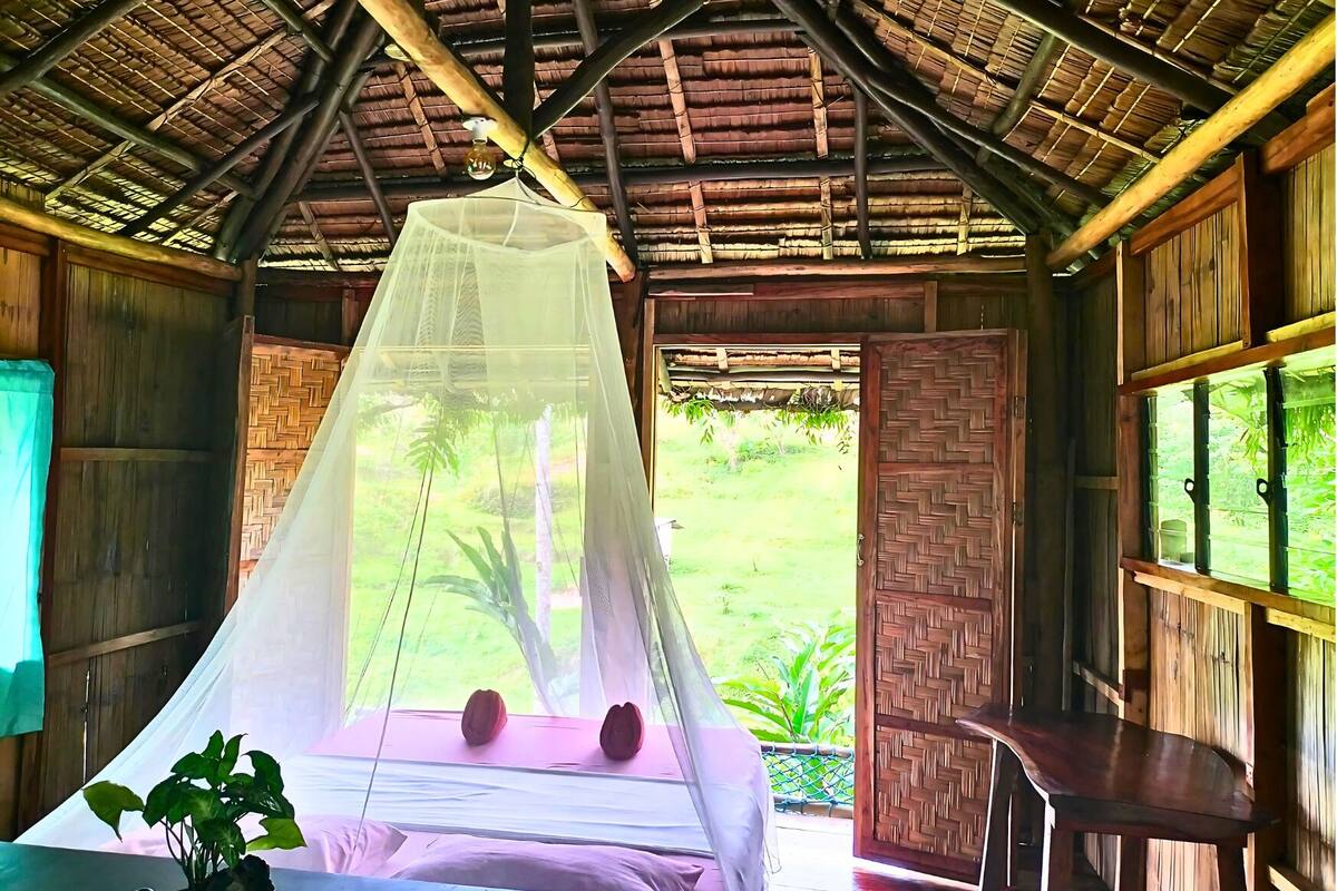 Habitación doble, vistas a la montaña | Ropa de cama
