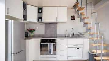 KylskÄp, mikrovÄgsugn, ugn och spishÀll