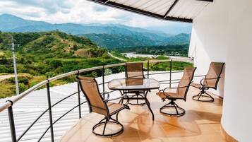 Comfort Double Room, 1 King Bed, Balcony, Mountain View | Terrace/patio