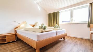 3 bedrooms, desk, travel crib, free WiFi