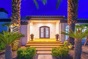 Exterior - MillionMiniResortWaterSlidePickleBallGolfSpa (Scottsdale)