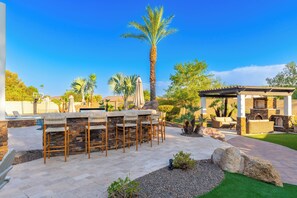Outdoor dining - MillionMiniResortWaterSlidePickleBallGolfSpa (Scottsdale)