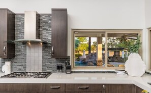 Fridge, microwave, oven, stovetop - Million$ MiniResort+WaterSlide+PickleBall+Golf+Spa (Scottsdale)