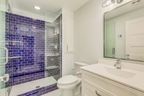 Bathroom - Turnkey all inclusive White Bear Lake, Minnesota lake home. (White Bear Lake)