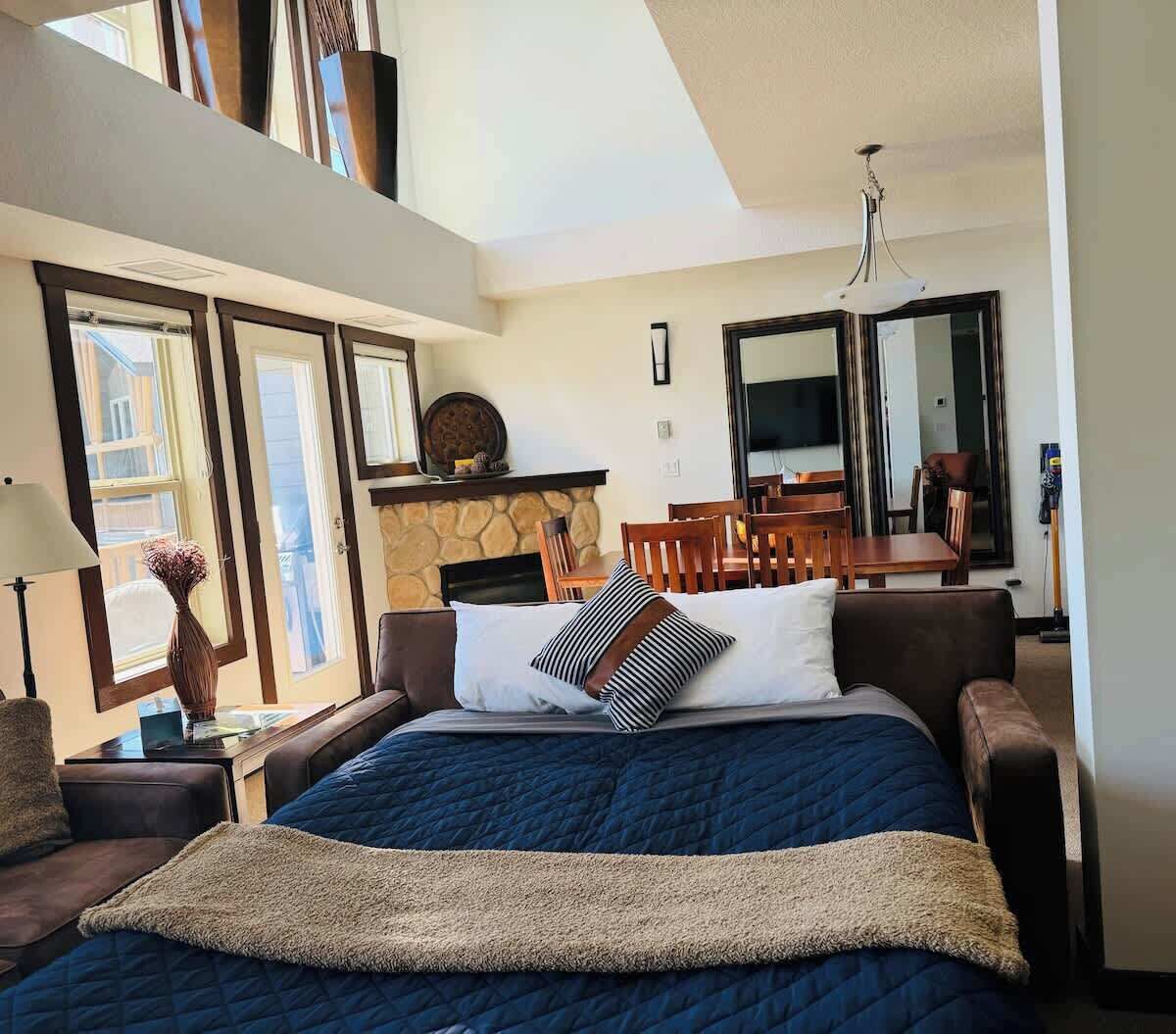 Penthouse W/ Valley Views, Indoor Pool & Hot Tub - Fernie