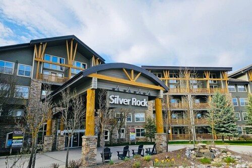 Family-Friendly Penthouse with Valley Views