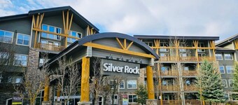 Family-Friendly Penthouse with Valley Views