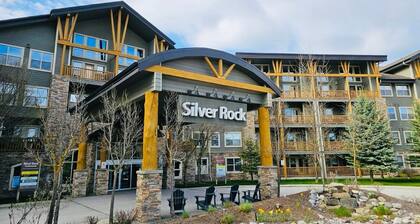 Family-Friendly Penthouse with Valley Views