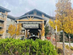 Exterior - Family-Friendly Penthouse with Valley Views (Fernie)