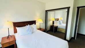 3 bedrooms, iron/ironing board, free WiFi, bed sheets - Family-Friendly Penthouse with Valley Views (Fernie)