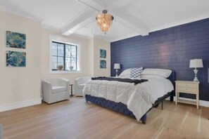 5 bedrooms, desk, iron/ironing board, WiFi