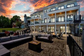 Terrace/patio - Lighthouse Cove: Sleeps up to 10, 2 kitchens, swim spa (Port Sanilac)