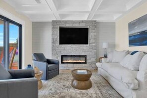 Televisión, chimenea