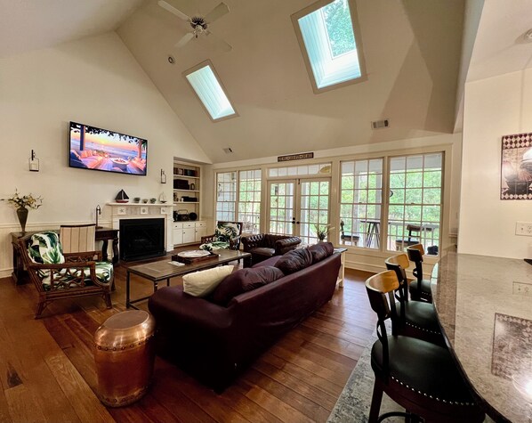 Smart TV, printers - Secluded Melrose Getaway • No Fees • Sleeps 12!
(Daufuskie Island)