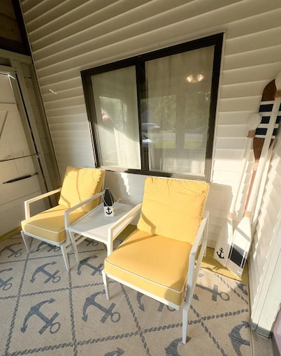 3-bedroom house in pleasant Ellsworth with AC, WiFi. Enjoy a cozy stay