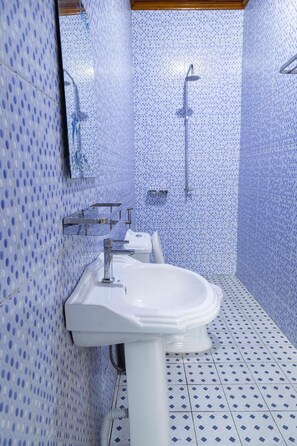Toilet paper - Appartement F3 Meublé Moderne & Sécurisé - Ndogbong Gendarmerie (DOUALA)