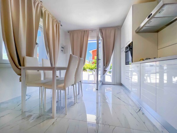 Refrigerador, placa de cocina