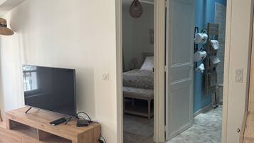 1 slaapkamer, een strijkplank/strijkijzer, gratis wifi, beddengoed