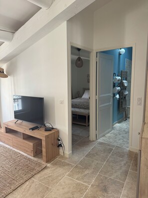 1 chambre, fer et planche à repasser, Wi-Fi gratuit, draps fournis