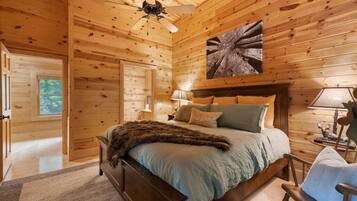 6 bedrooms, desk, iron/ironing board, free WiFi