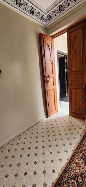 Standaard kamer | 1 slaapkamer, een bureau, een laptopwerkplek, verduisterende gordijnen