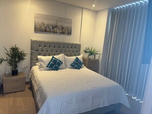 2 bedrooms, in-room safe, desk, WiFi