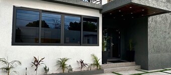 Cozy hotel in enjoyable Kingston with AC, WiFi