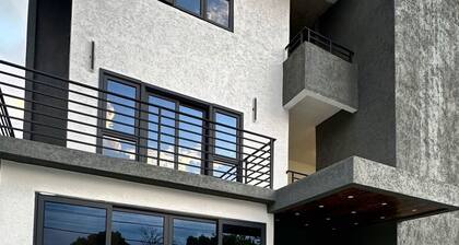 Cozy hotel in enjoyable Kingston with AC, WiFi