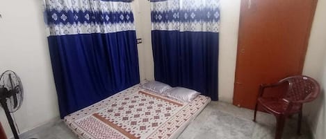 2 bedrooms, bed sheets
