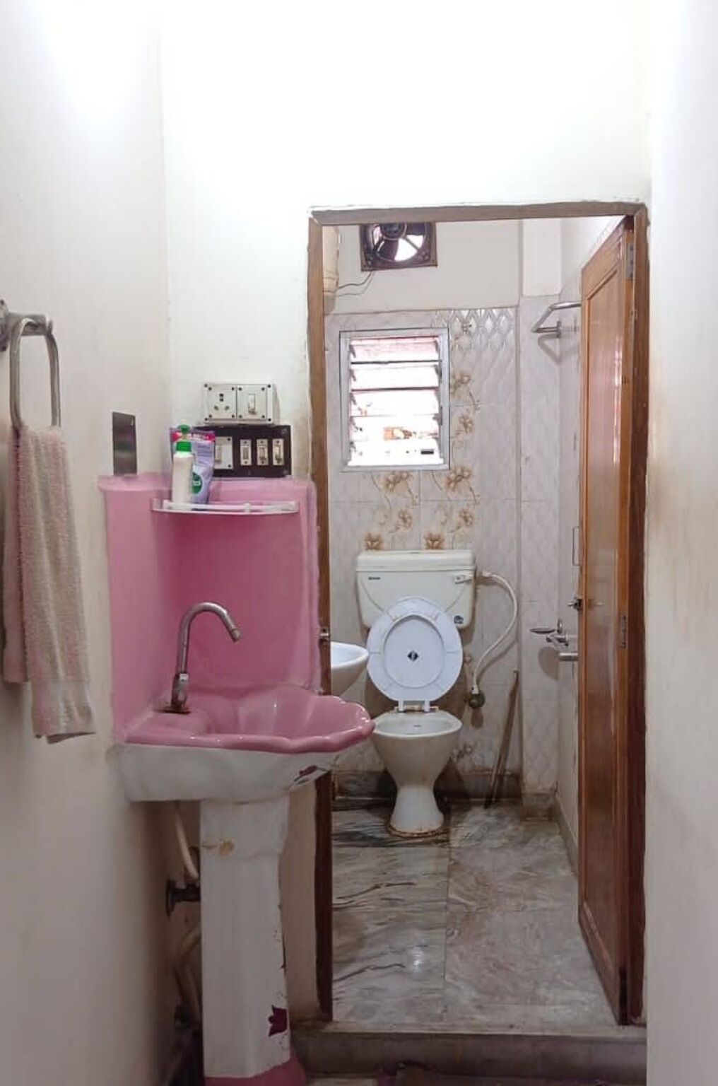 Shower, towels, soap, shampoo