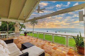 Terrace/patio - Spectacular Beachfront Retreat in Port Royal, Naples (Naples)
