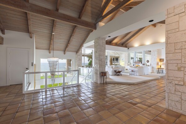 Interior - Spectacular Beachfront Retreat in Port Royal, Naples (Naples)