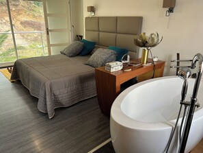 3 bedrooms, iron/ironing board, WiFi - Entre mer et Foret Propriété, Atypique, Avec Piscine Chauffée , Animaux Acceptés (Auriol)