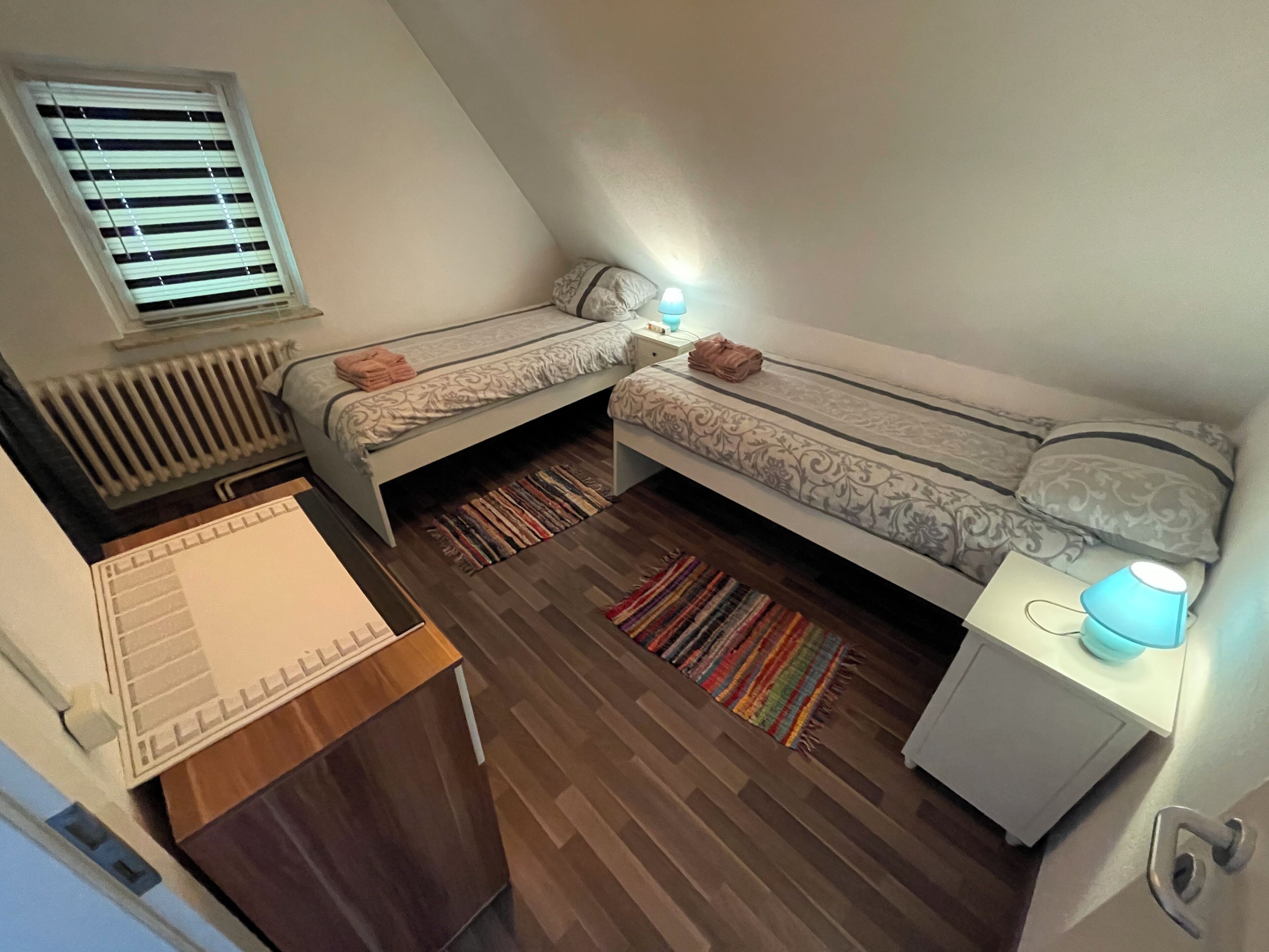 2 camere, una scrivania, Wi-Fi gratuito, lenzuola