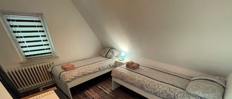 2 bedrooms, desk, free WiFi, bed sheets