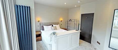 3 bedrooms, WiFi (free), bed sheets