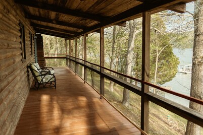 Luxe Pickwick Cabin: Exclusive Waterfront, 3+ Private Acres & Custom Interiors