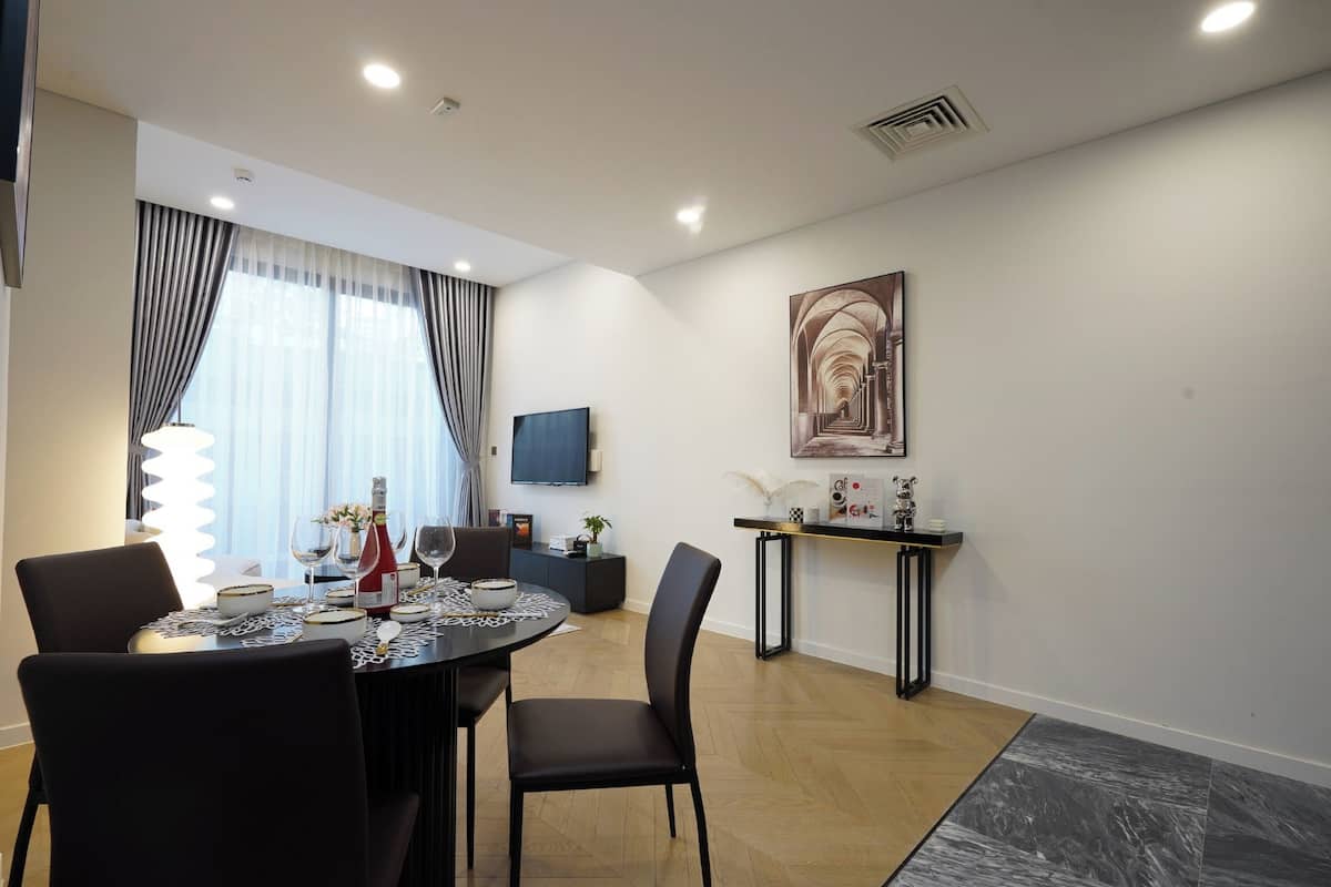 Suite Présidentielle, 2 chambres, accès au salon club, vue port