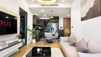 Family Apartment, 4 Bedrooms, Club Lounge Access, Harbor View | Frette Italian sheets, premium bedding, down comforters